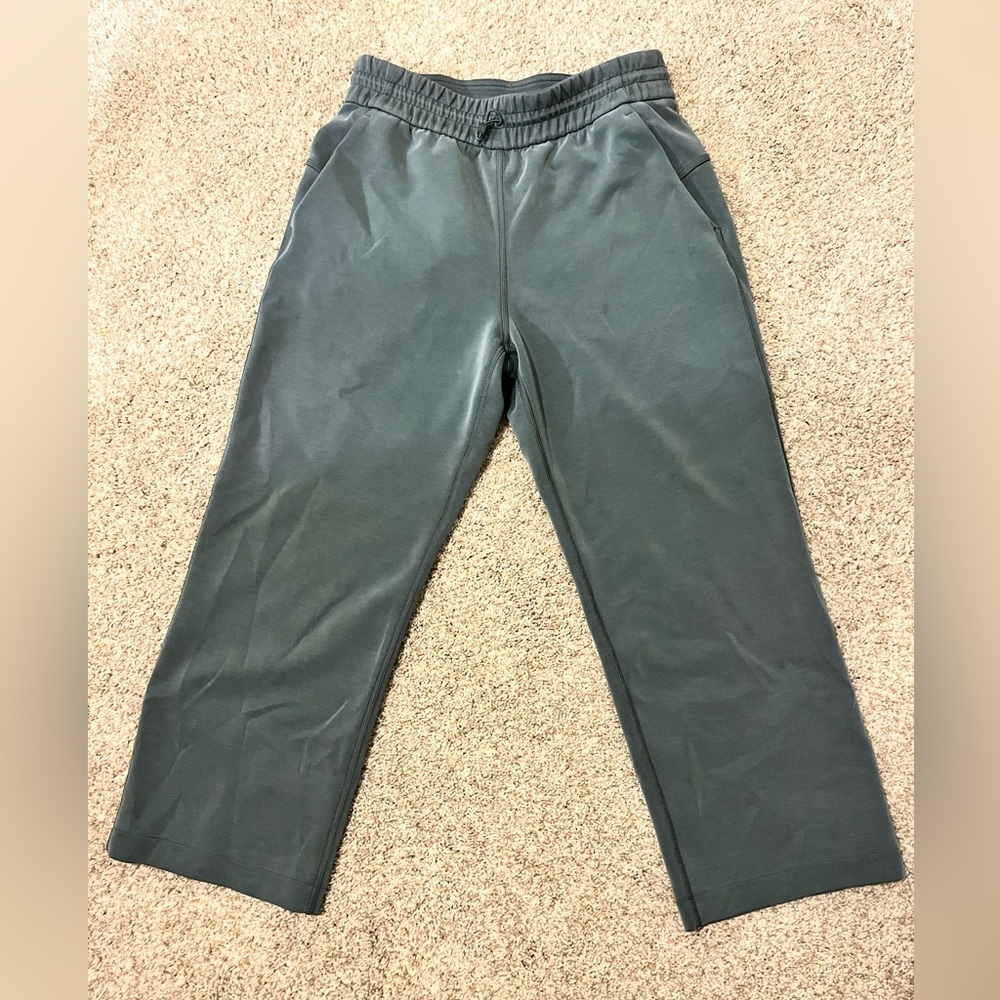 Lululemon crop pants, size 6